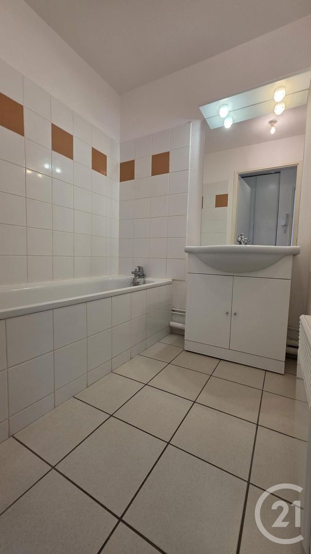 Appartement à louer - 2 pièces - 46.5 m2 - FECAMP - 76 - HAUTE-NORMANDIE - Century 21 Accore