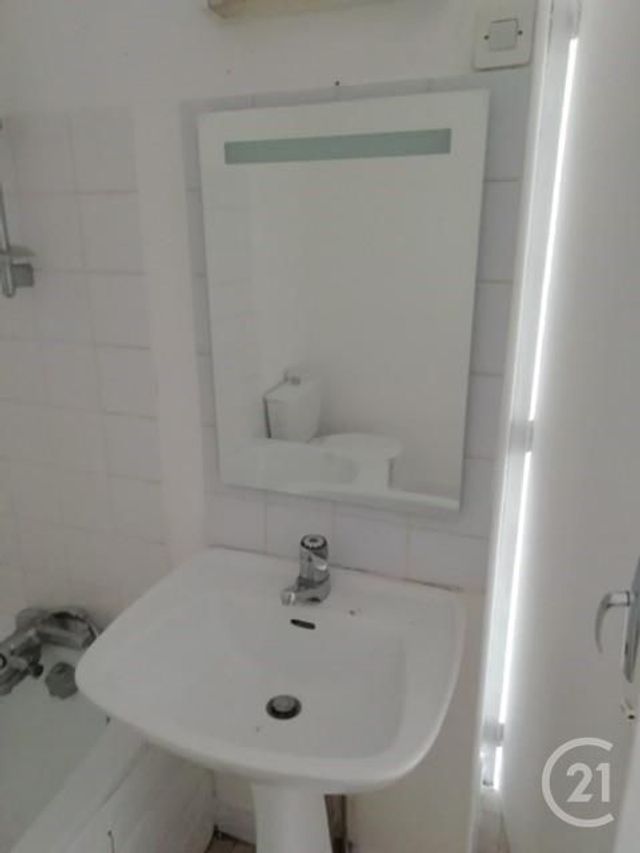 Afficher la photo en grand appartement à louer - 2 pièces - 49.0 m2 - FECAMP - 76 - HAUTE-NORMANDIE - Century 21 Accore