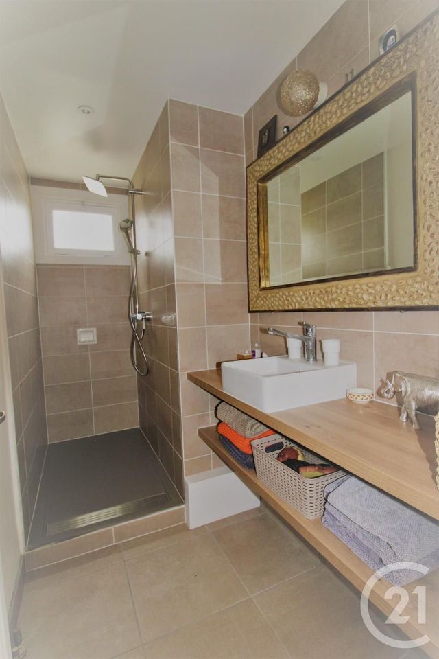 Appartement F5 à vendre - 5 pièces - 118.0 m2 - FECAMP - 76 - HAUTE-NORMANDIE - Century 21 Accore Appartement F5 à vendre - 5 pièces - 118.0 m2 - FECAMP - 76 - HAUTE-NORMANDIE - Century 21 Accore