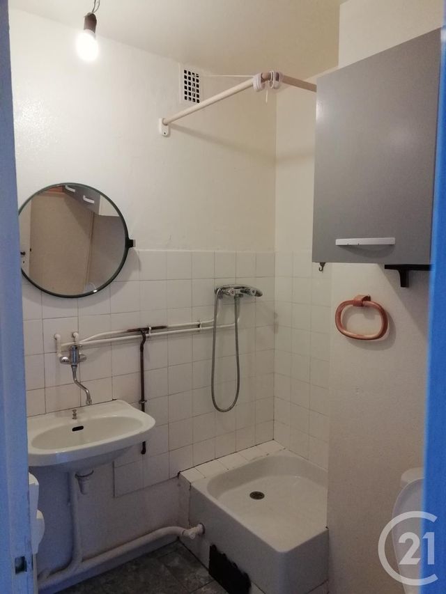 Appartement F1 à louer - 1 pièce - 28.5 m2 - FECAMP - 76 - HAUTE-NORMANDIE - Century 21 Accore Appartement F1 à louer - 1 pièce - 28.5 m2 - FECAMP - 76 - HAUTE-NORMANDIE - Century 21 Accore