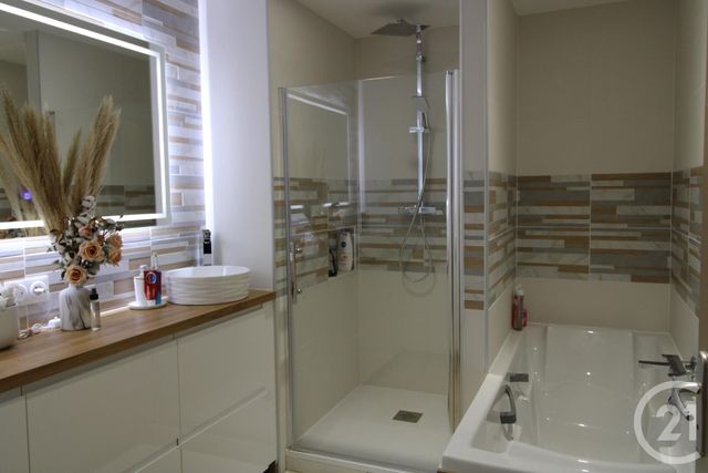 Afficher la photo en grand Appartement F3 à vendre - 3 pièces - 93.0 m2 - FECAMP - 76 - HAUTE-NORMANDIE - Century 21 Accore