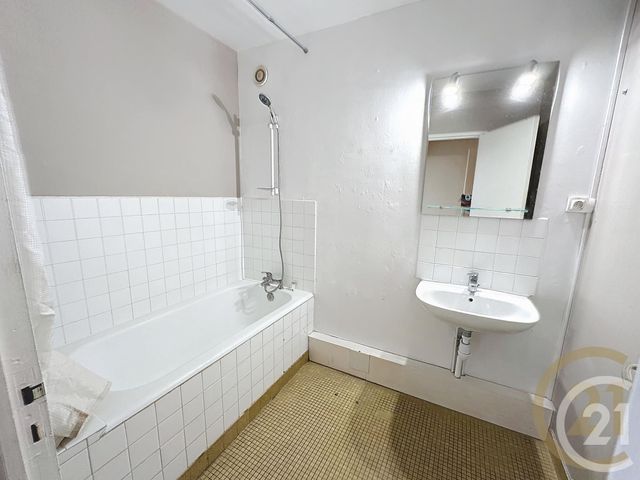 Afficher la photo en grand Appartement F4 à vendre - 5 pièces - 89.99 m2 - FECAMP - 76 - HAUTE-NORMANDIE - Century 21 Accore