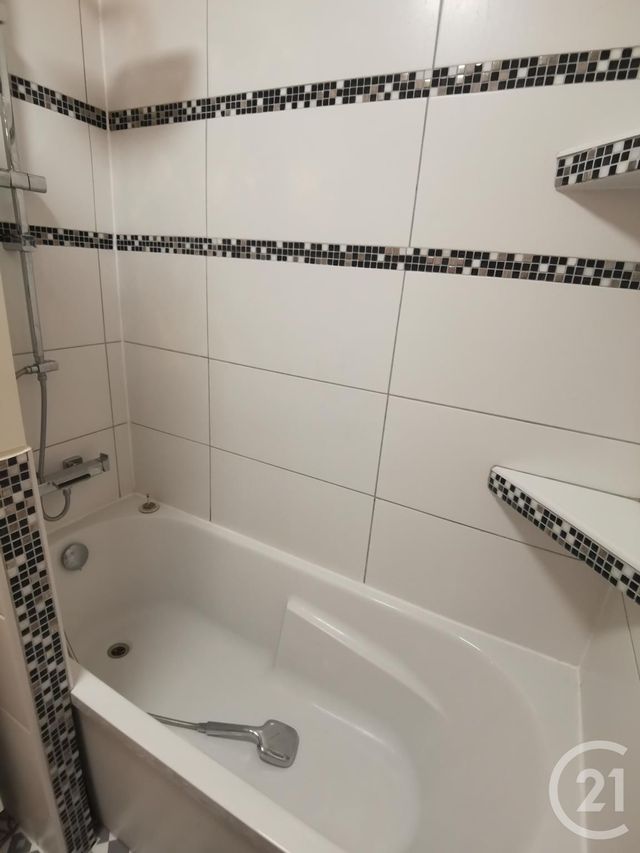 Appartement à louer - 4 pièces - 86.42 m2 - FECAMP - 76 - HAUTE-NORMANDIE - Century 21 Accore