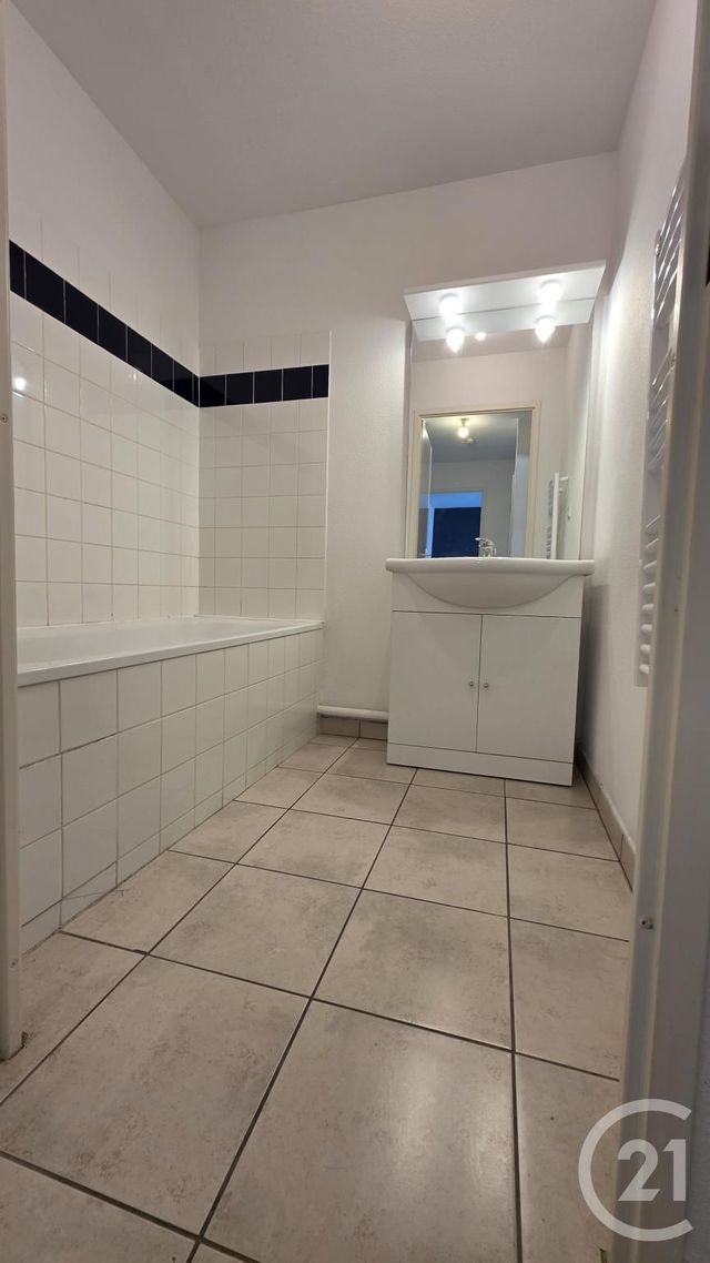 Afficher la photo en grand Appartement à louer - 2 pièces - 48.12 m2 - FECAMP - 76 - HAUTE-NORMANDIE - Century 21 Accore