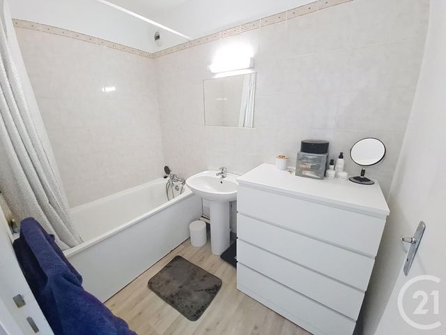 Appartement à louer - 2 pièces - 63.07 m2 - FECAMP - 76 - HAUTE-NORMANDIE - Century 21 Accore