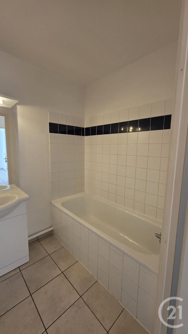 Appartement F2 à louer - 2 pièces - 47.92 m2 - FECAMP - 76 - HAUTE-NORMANDIE - Century 21 Accore