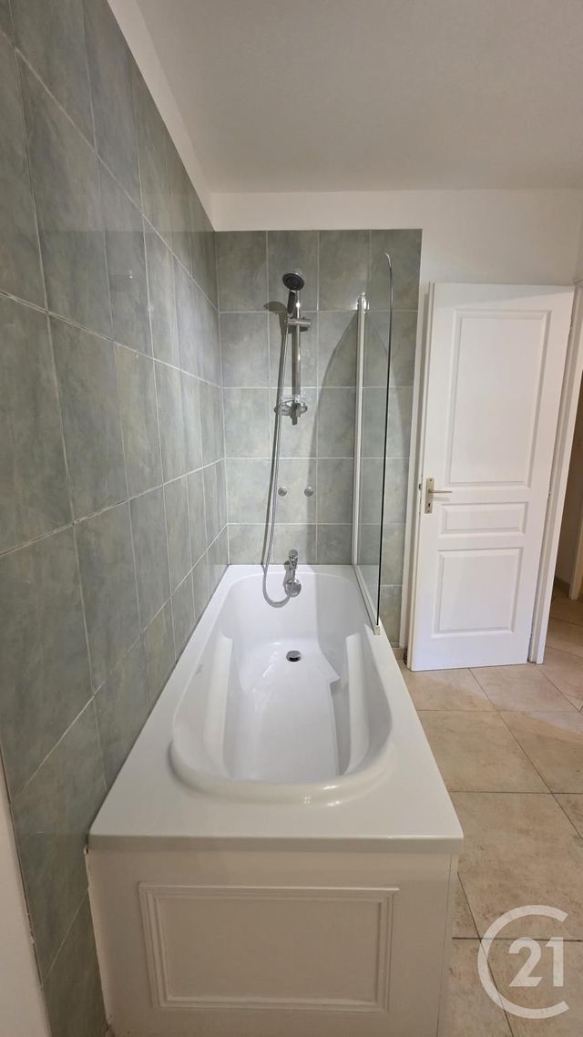 maison à louer - 3 pièces - 110.1 m2 - YPREVILLE BIVILLE - 76 - HAUTE-NORMANDIE - Century 21 Accore