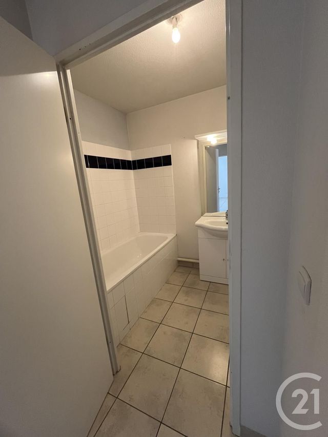 Appartement F2 à louer - 2 pièces - 47.8 m2 - FECAMP - 76 - HAUTE-NORMANDIE - Century 21 Accore